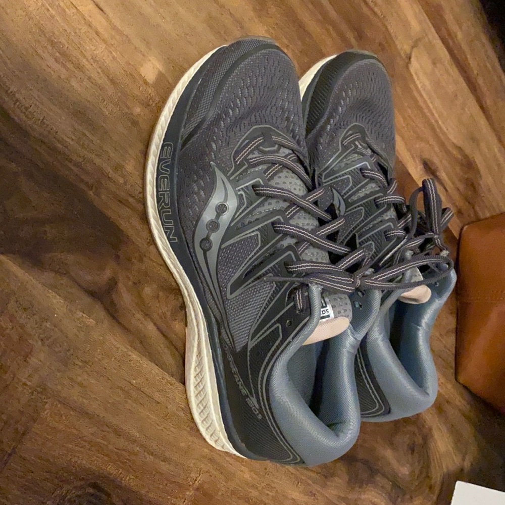 saucony running shoes